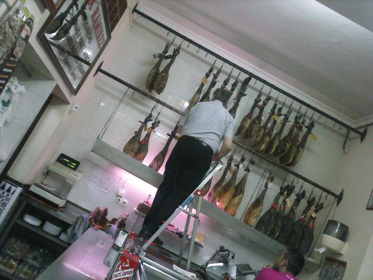 spanish_wl's tweet photo. Casa Pepe Ramírez El Gordo: gran taberna para comer jamón y beber manzanilla en Sanlúcar #SWLsummer @SanlucarTurismo http://t.co/NrFAma3QUl