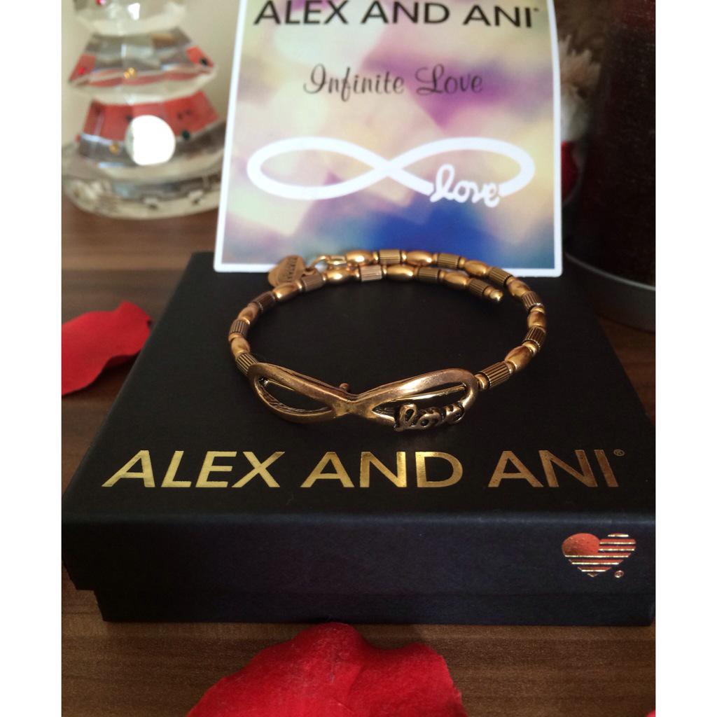 Stephanie_k07's tweet photo. He did good ☺️❤️ #InfiniteLove #5Years #SoThoughtful ☺️💏💖 @conlon931 http://t.co/ur8hphZq43