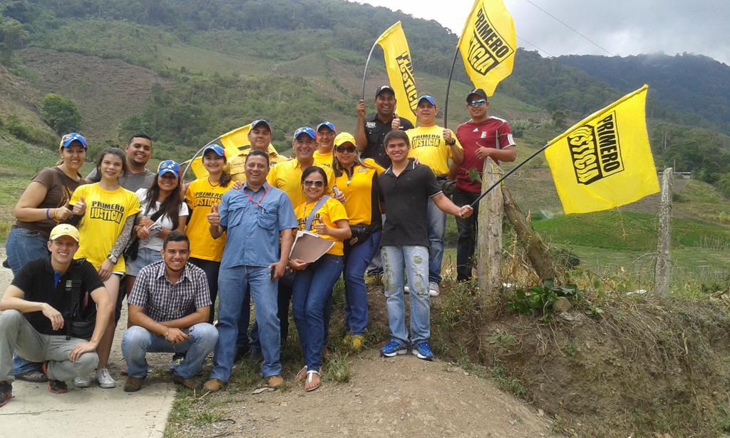 LopezGuillermoJ's tweet photo. #01J casaXcasa en los sectores #Sicoque #LaSabaneta y #ElMamo candidatos a la #AN @emiliofajardol y @jeaguilarv http://t.co/4TBron9Yoz