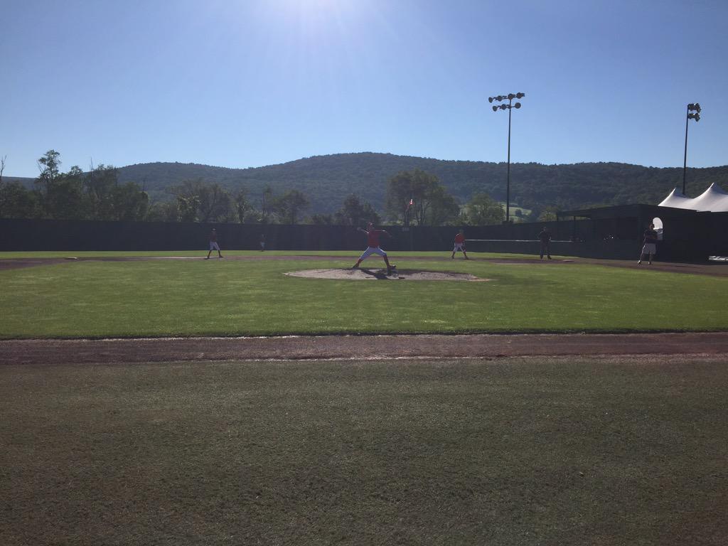kcsean23's tweet photo. #FirstPitch http://t.co/AeEMLEwgWO