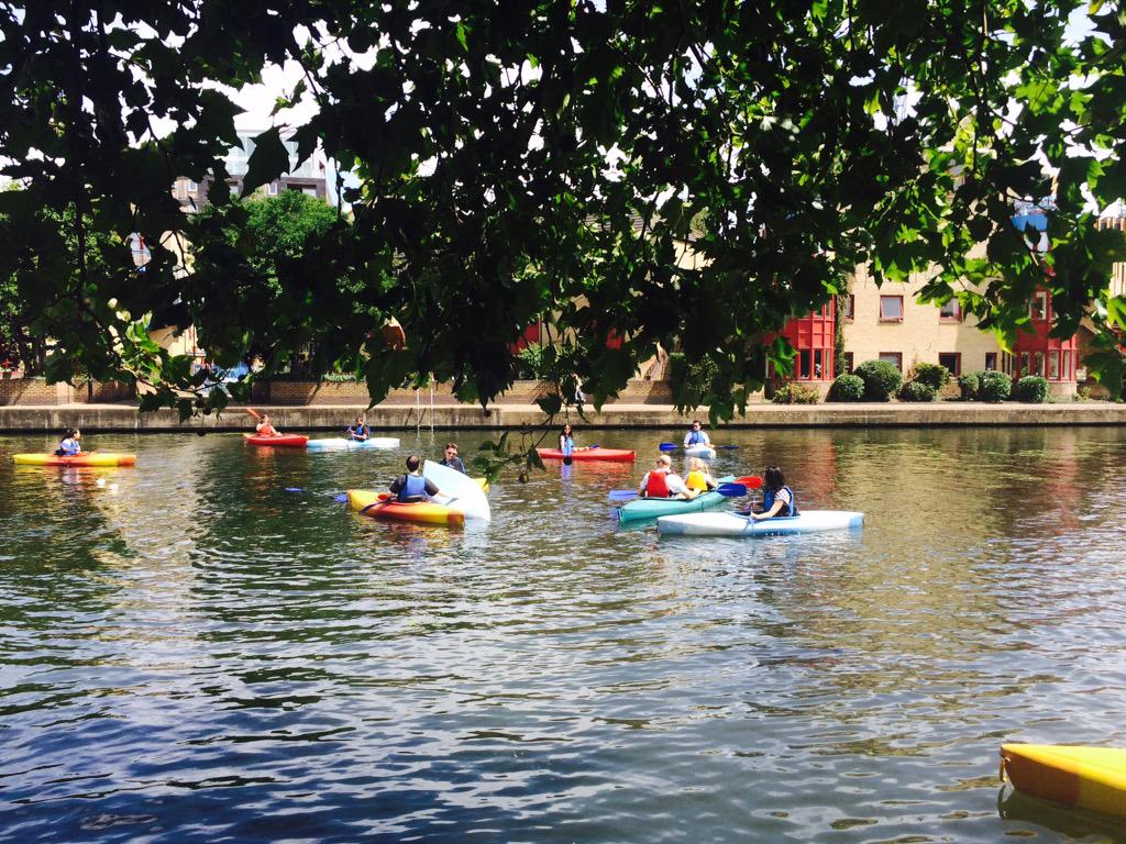 Free kayaking and pedalos on City Road Basin today ☀️