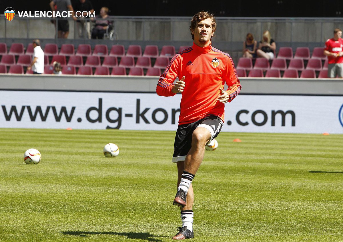 valenciacf's tweet photo. Sigue en directo el @fckoeln vs @ValenciaCF en
VCFplay | http://t.co/FnqRaDLZxJ    
VCFradio | http://t.co/mbrtGFzDtm http://t.co/QUmc4pNm79