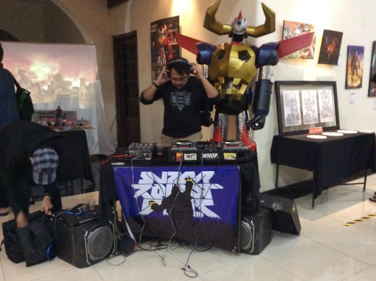 SuperRobotDay's tweet photo. #SRDBDG kali ini ditutup oleh DJ performance dari Dea @Homogenicworld http://t.co/LWCwaeRu62