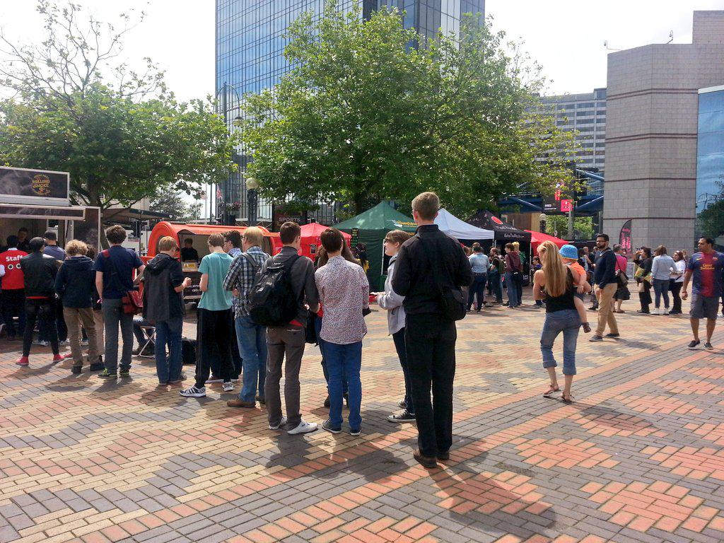 brumyumyum's tweet image. We&apos;re in Centenary Square today for @youngrewired&apos;s #festivalofcode!!
