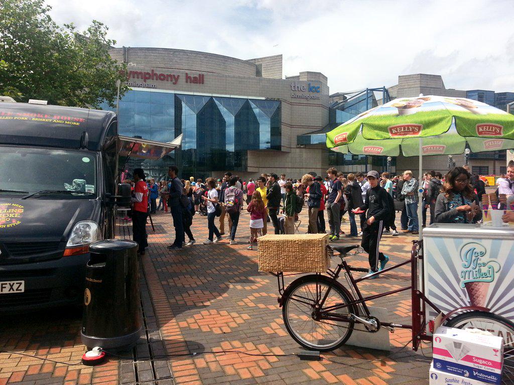 brumyumyum's tweet image. We&apos;re in Centenary Square today for @youngrewired&apos;s #festivalofcode!!