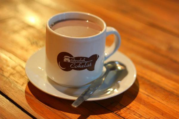 Mengkonsumsi susu cokelat secara rutin membantu menurunkan jumlah kolesterol jahat hingga 15%. #FaktaCokelat