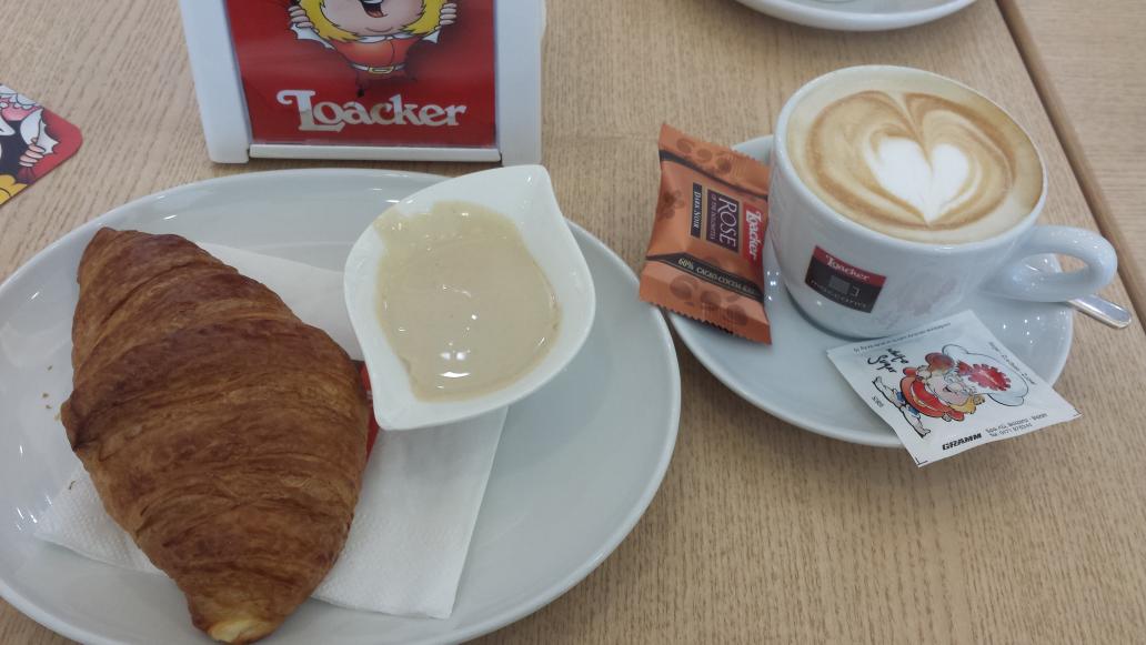 PantaRei929's tweet photo. Veniamo giù dai monti... Dai monti del Tirolo 🎶🎶🎶😂😂😂 #loackerchebonta http://t.co/abnZBfgQtW