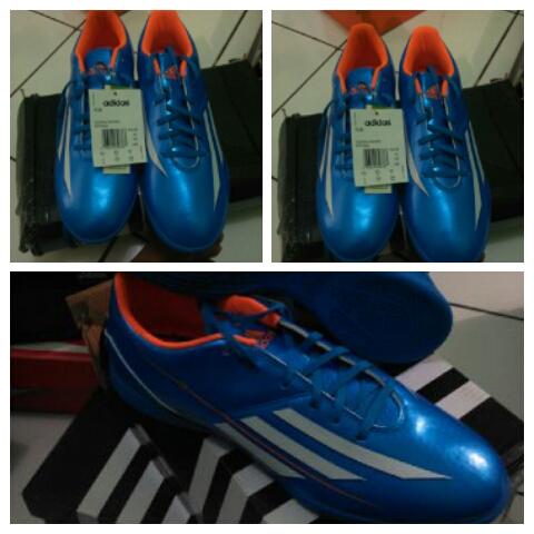 Misi gan w mau nawarin sepatu adidas F5 ori 100% notipu. Size: 40,43 Harga mrh cma 325k Minat. 08999718740 /7DF70F3F