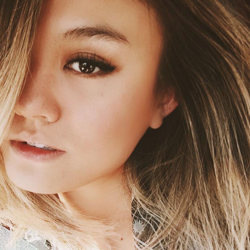 falling in love with my hair color a bit too much 😝😝❤️