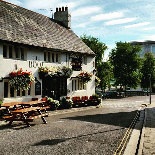 TheBootInn's tweet image. Lovely day for sitting outside #weymouth oldest pub with a pint #caskale @PerfectPintUK @britainsbestpub