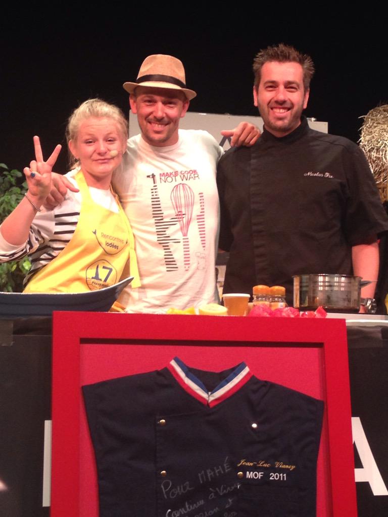 Olivier_Chaput's tweet image. C'est parti pour les #rencontresiodees 2015! Mahé Bertin ouvre le bal des #demos #culinaires #Royan #festival #summer