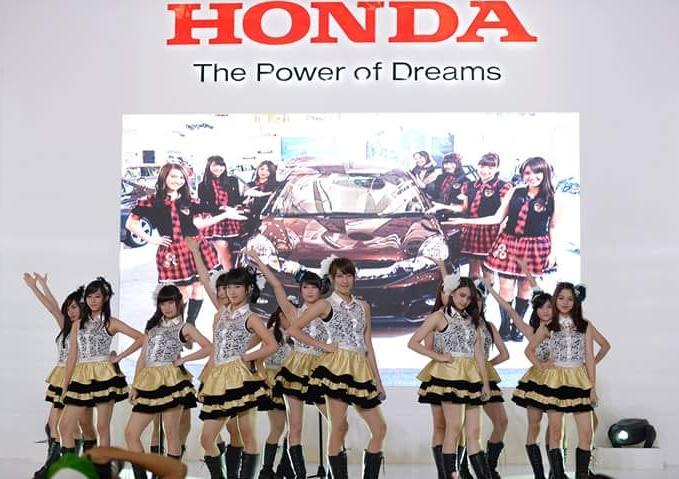 hondaisme's tweet photo. Retweet kalo kamu mau @officialJKT48 manggung di booth Honda @GIIAS_ID ! #hondaisme http://t.co/GRDNKj96tq
