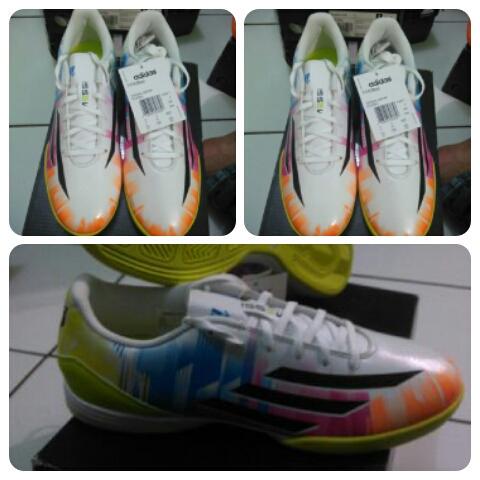 Misi gan w mau nawarin sepatu adidas F10 messi ori 100%. Sz: 40 Harga 375k Minat. 08999718740 /7DF70F3F