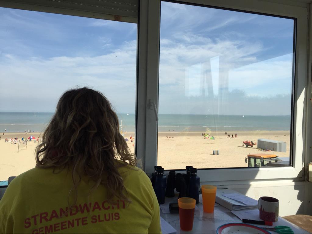 Strandbewaking's tweet image. Tips om uw stranddag veilig te maken. Voor vragen kom gerust langs in de strandpost. reddingsbrigade.nl/tips-en-vrije-…