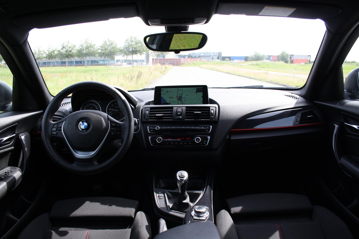 Nieuw in de voorraad: BMW 116i F20 Sportline in de kleur Mineralgrau Xenon Navi Trekhaak mdjautos.nl/aanbod/bmw-116…
