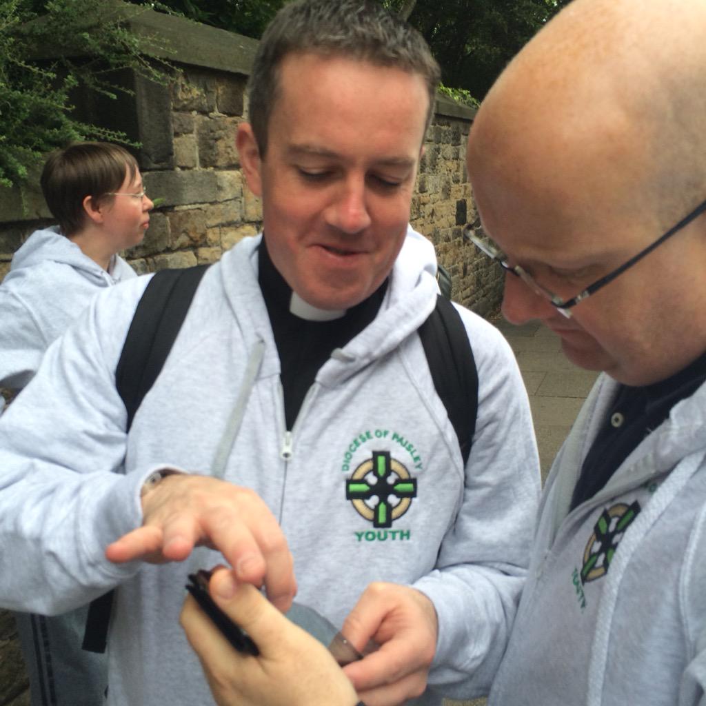 Who is this imposter in Paisley gear #winmarleigh