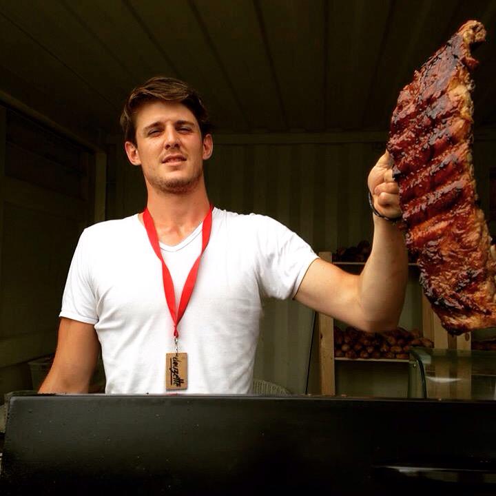 Douzette sauve ta gueule de bois aujourd'hui : viens fabriquer ton tote bag tout en croquant dans un petit ribs !