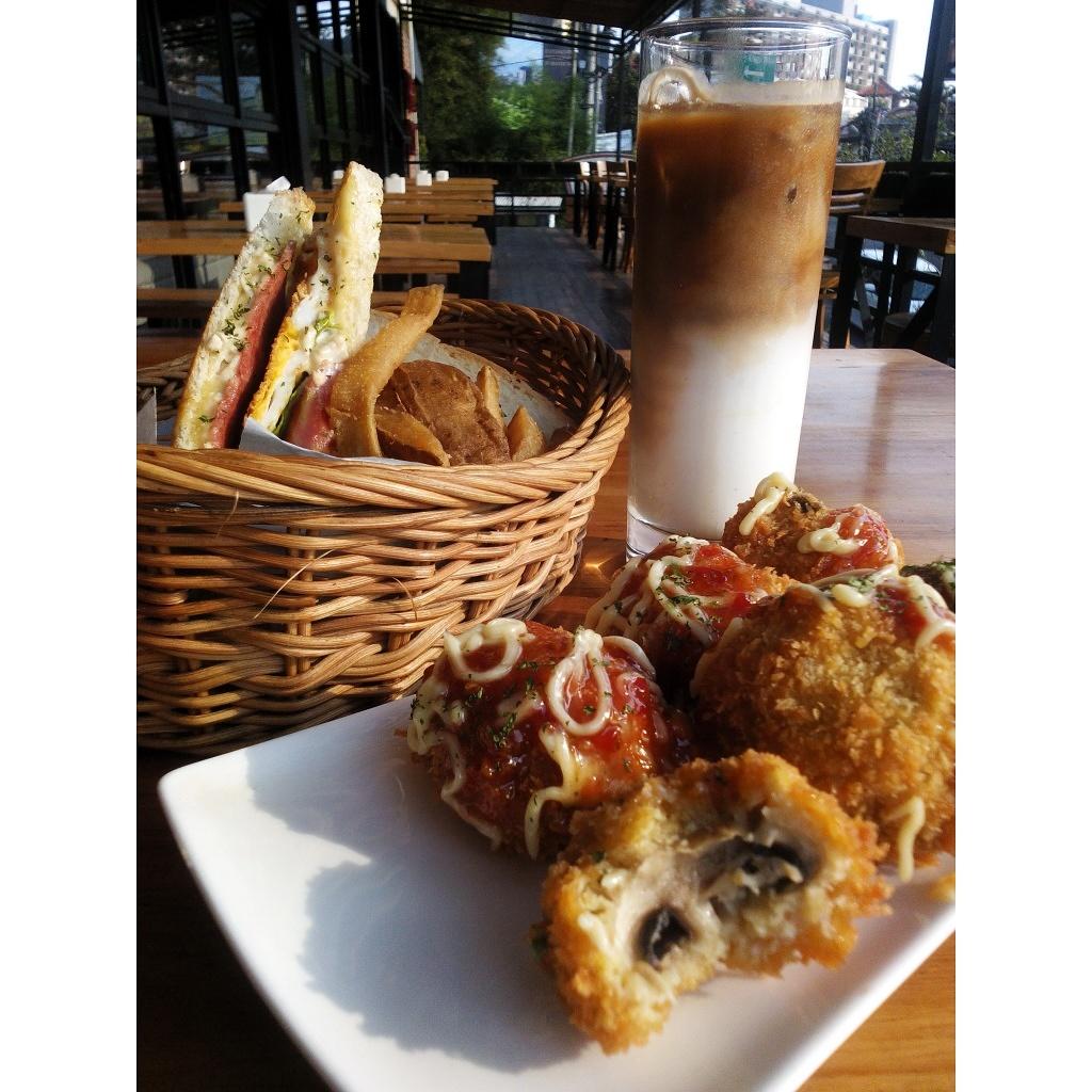 Selamat nyemil sore2 guys ! Happy Sunday to you all ! nomnom....