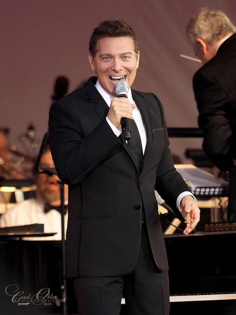 classymis's tweet image. Michael Feinstein sings Sinatra with the Pasadena Pops. Fantastic concert. #paspops #pasadenapops #michealfeinstein