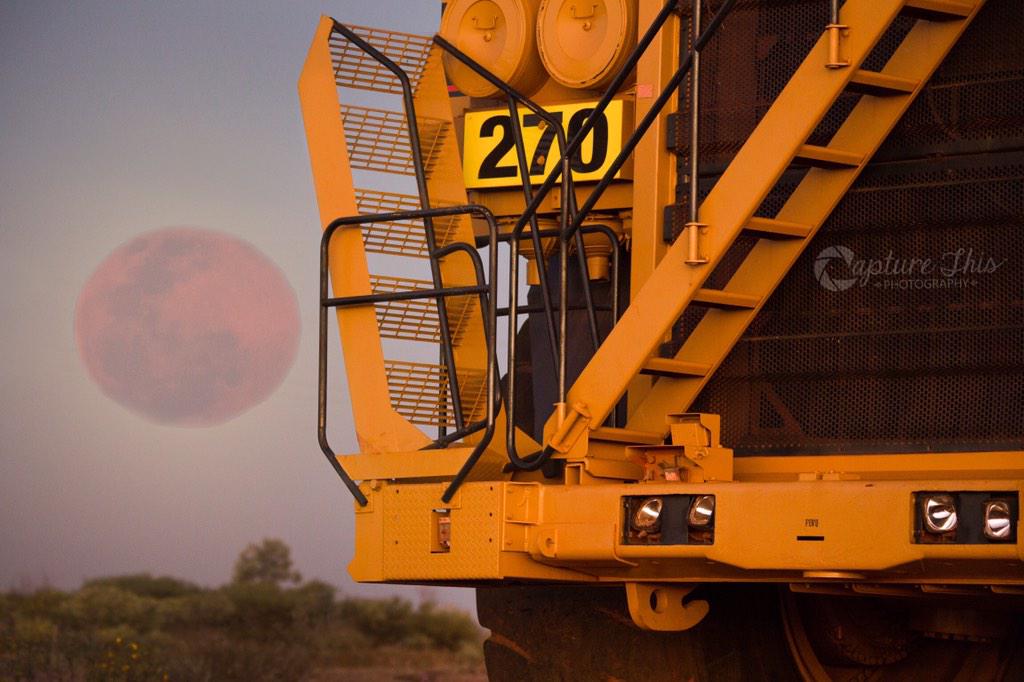 CaptureThis_P's tweet image. Blue moon turned red @PilbaraInfo @WestAustralia @TheWAWG @CanonAustralia @PerthWXLive @PilbaraNews @explore_oz