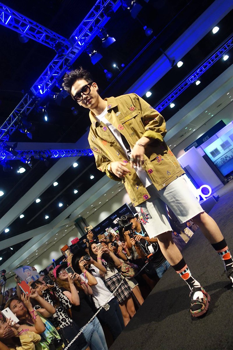 ImNadia_BB's tweet photo. ชิคจน KCON ลงให้ 6 รูป ชิคมากกก โอ้ยยยยยยยย http://t.co/mJ64AaPYfQ