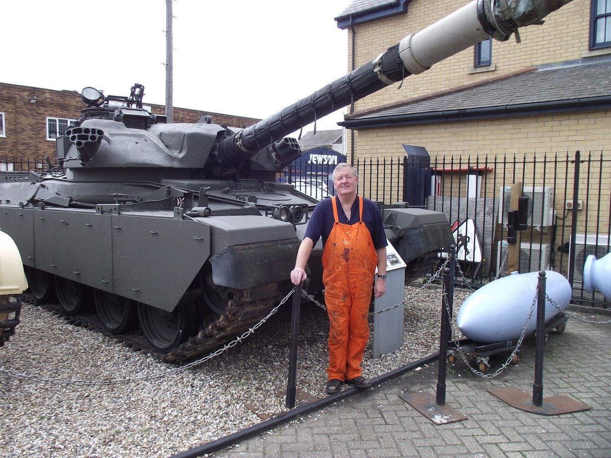 CMSM4's tweet photo. Our #ChieftainTank Undercoats finished. #Berlin #camouflage colours next.  Well done Mike our dedicated #volunteer http://t.co/c70mSEnvVU