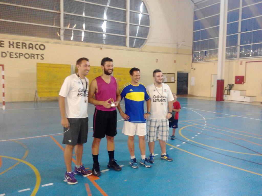 xeracobasquet's tweet photo. El MVP del I 3x3 "Festes de Xeraco" @Rubenadal #XBC #3x3 http://t.co/5yOpJYPSMX