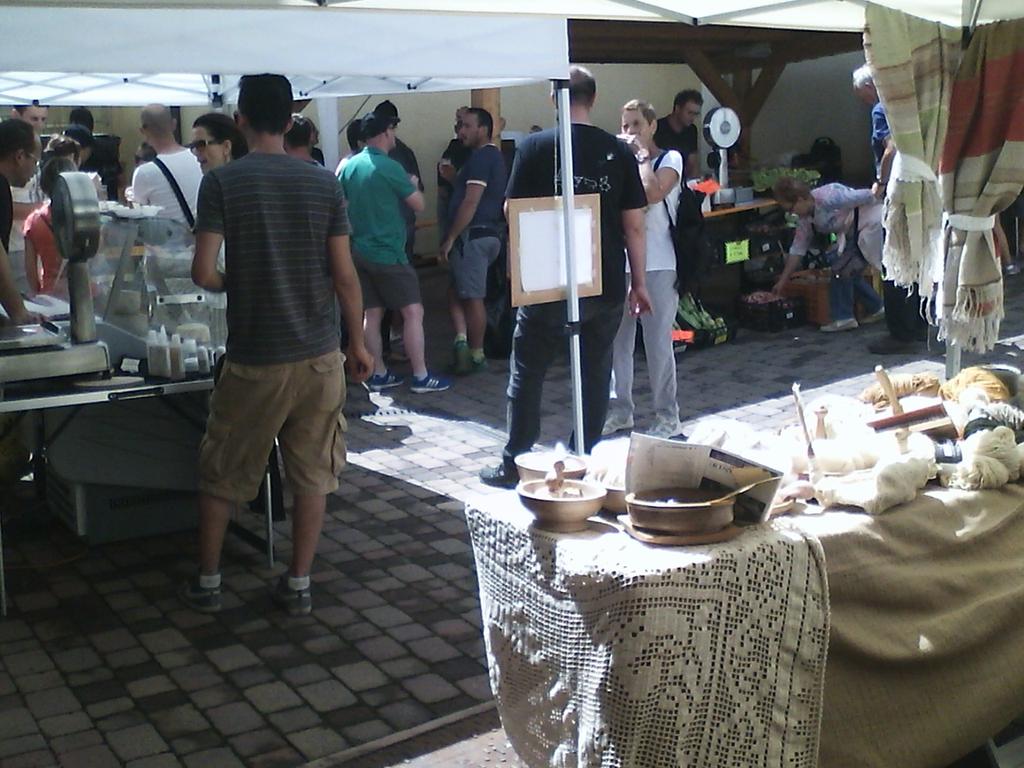 ArteFibreD's tweet photo. Grande affluenza di gente oggi a #Tisoi sarà che siamo vicini allo stand della #birra e del formaggio? http://t.co/7Hz8RxpnPd