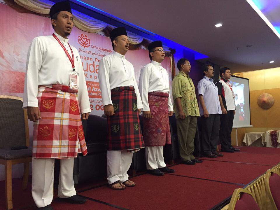 PemudaUMNOMy's tweet photo. Naib Ketua Pemuda UMNO Malaysia @azwanbro merasmikan Persidangan Pemuda UMNO Bahagian Kepala Batas hari ini. http://t.co/4jM5l6ksUd