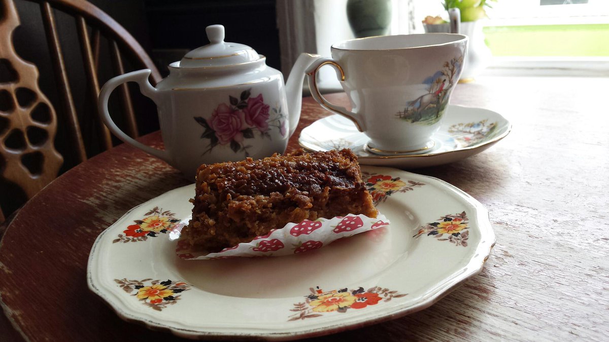 EnchantedTR's tweet photo. Assam Tea with our Totes Amazeballs Sticky Ginger Flapjacks #matchmadeinheaven http://t.co/2XzocCbrEE