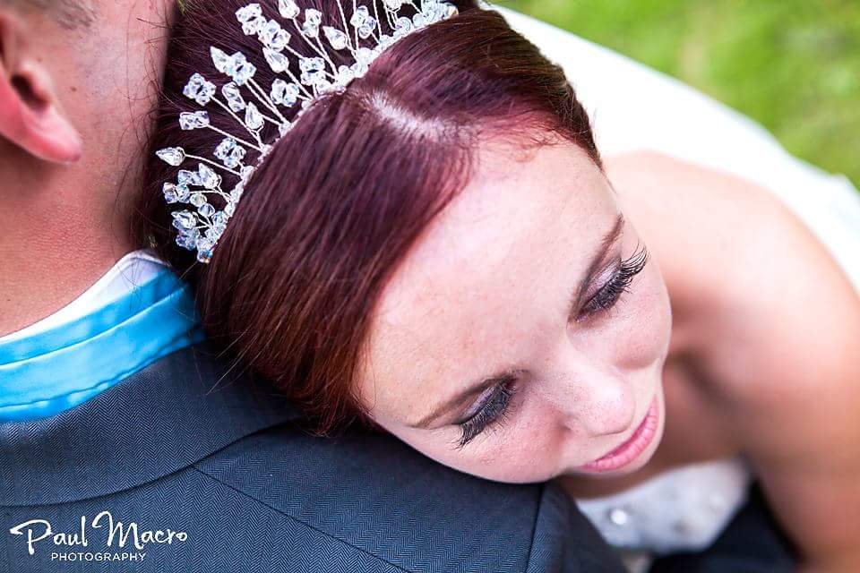 Stunning bride @HuntersHall1 with makeup by @Gemmalambmua #Norfolkweddingphotography