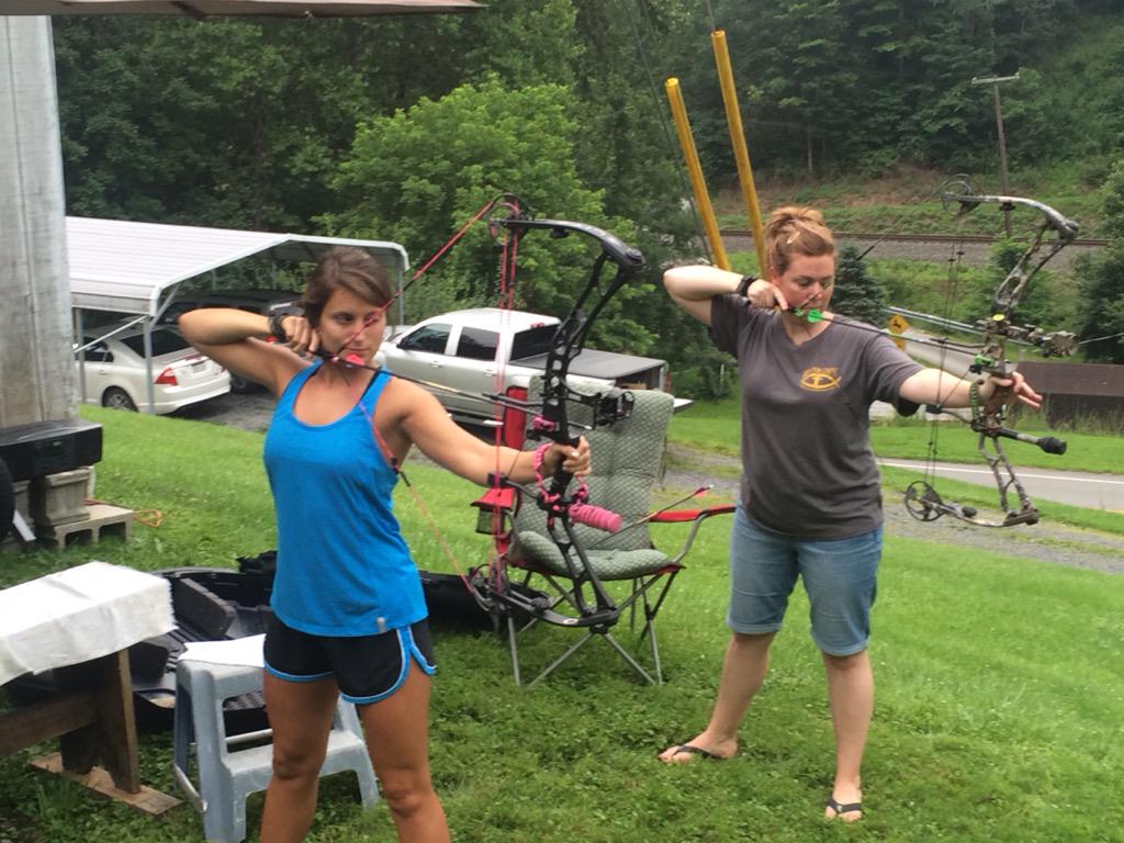 bowhuntmoore's tweet photo. It's a family thing !!! http://t.co/7NXQN7tmYH
