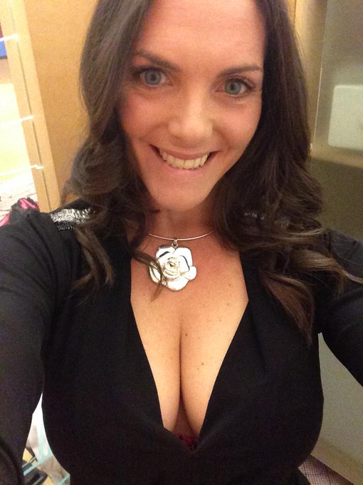 Hands up if you pulled last night... ✋✌️👊 http://t.co/lCspcs0IUZ<a href="/tag/nationalboyfriendday"class="tags"><span>#nationalboyfriendday</span></a><a href="/tag/cantsleepwontsleep"class="tags"><span>#cantsleepwontsleep</span></a>