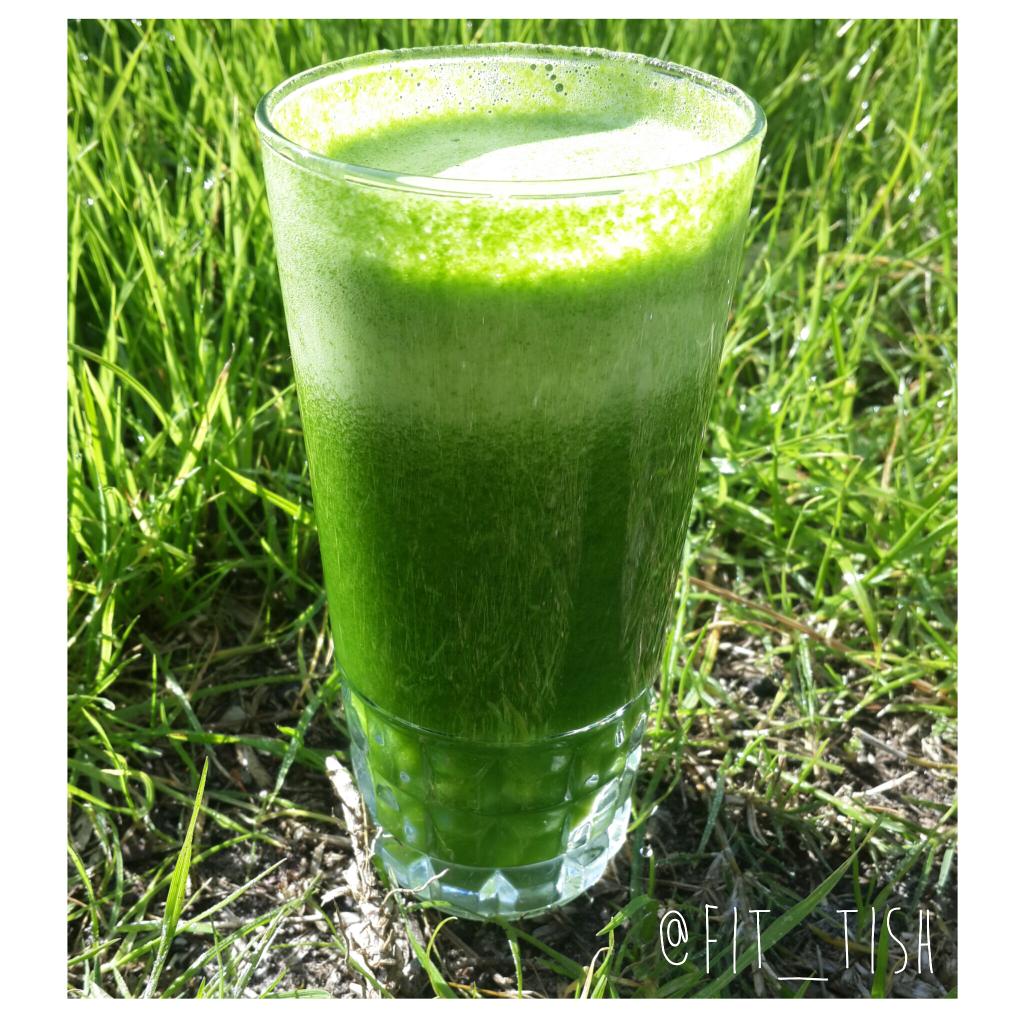 fit_tish's tweet photo. Easy like a Sunday morning💚💚💚 #Greenjuice http://t.co/VtHtfCypt0