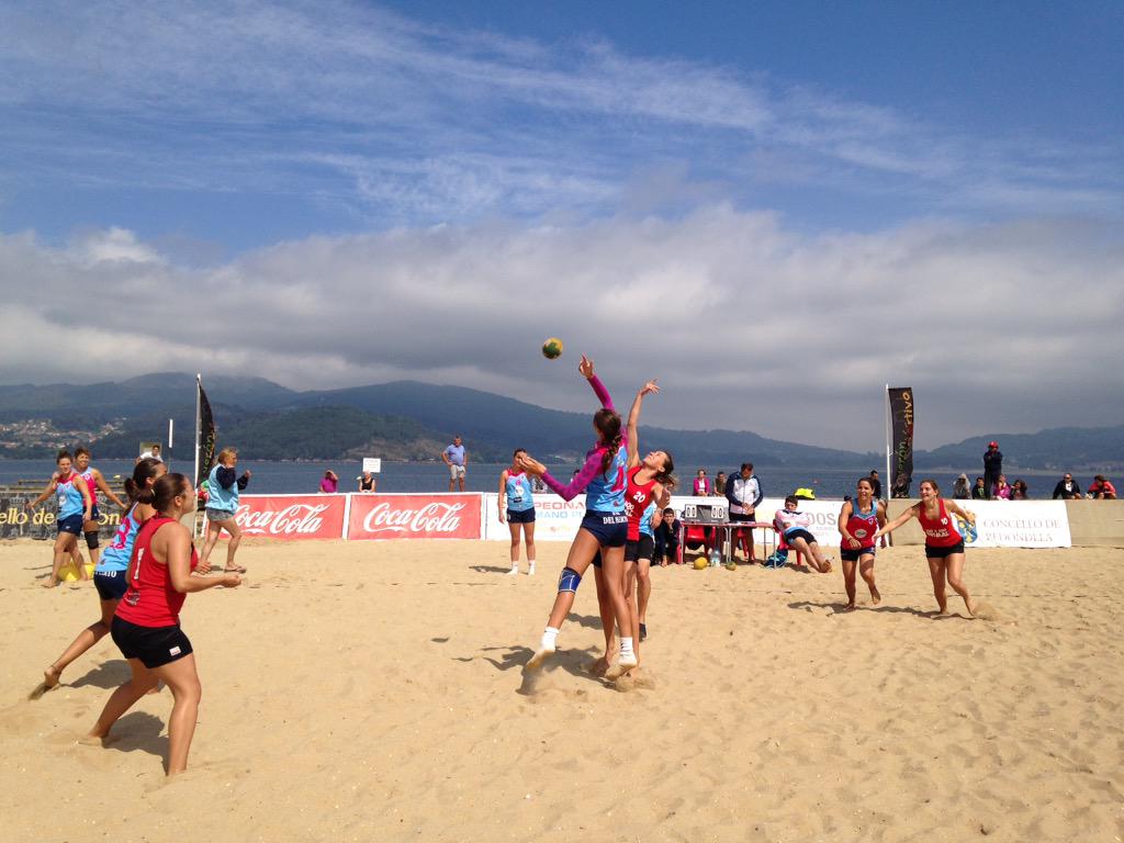 verandeportivo's tweet photo. Turno de las chicas!! @BmPElBunga y 100x100 Animal ya juegan por un puesto en la final de #Bmp en #PlayadeCesantes http://t.co/iplnR9hOTJ