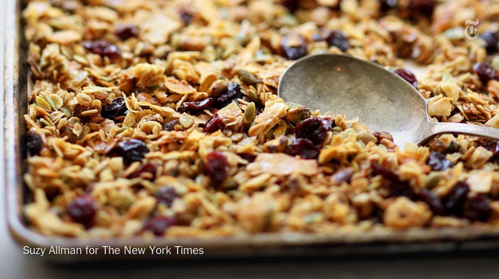 Мюсли с орехами. Из чего делают мюсли полезные для желудка. Мюсли с орехами. Мюсли в духовке рецепт. Мюсли в духовке рецепт.