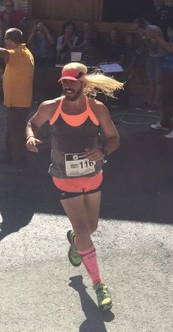Yoyitxu's tweet photo. Gran representación @BeerRunners_es #pamplona en el Trail del Pilón, celebrando la despedida de soltero de @ramlorca http://t.co/i3NC24v6sI