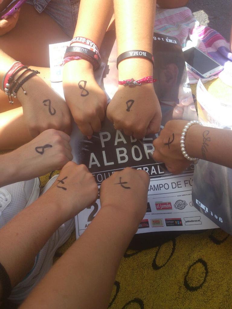 Encarni_20's tweet photo. En la cola dsd temprano @pabloalboran ¡¡deseando verte!! #TourTerralLepe http://t.co/TXRwlo1rwH