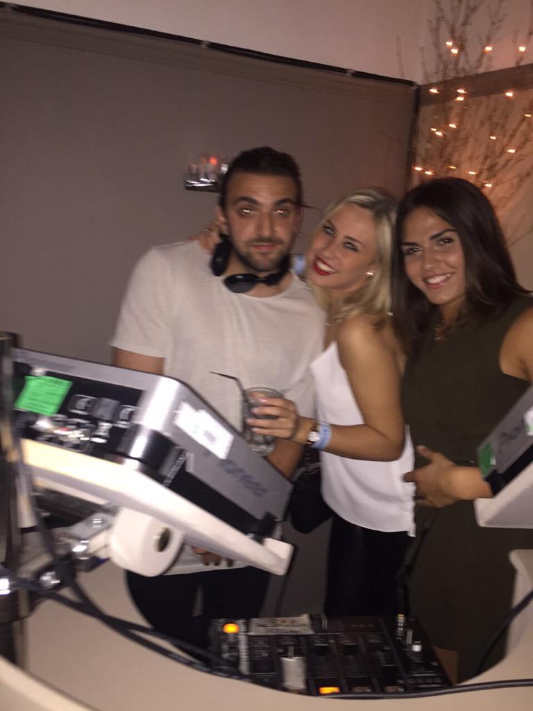 RachyWilliamson's tweet photo. Last night was the besttttttt 👭 http://t.co/JL9LCGKDEW