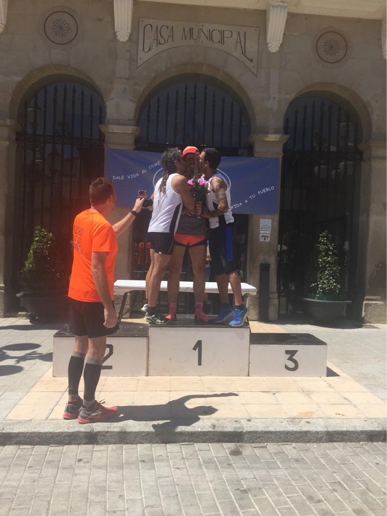 Yoyitxu's tweet photo. Entrega de premios en el Trail del Pilón con premio especial a @ramlorca y foto con el campeón de la prueba, Hassam http://t.co/isOwkdfla8
