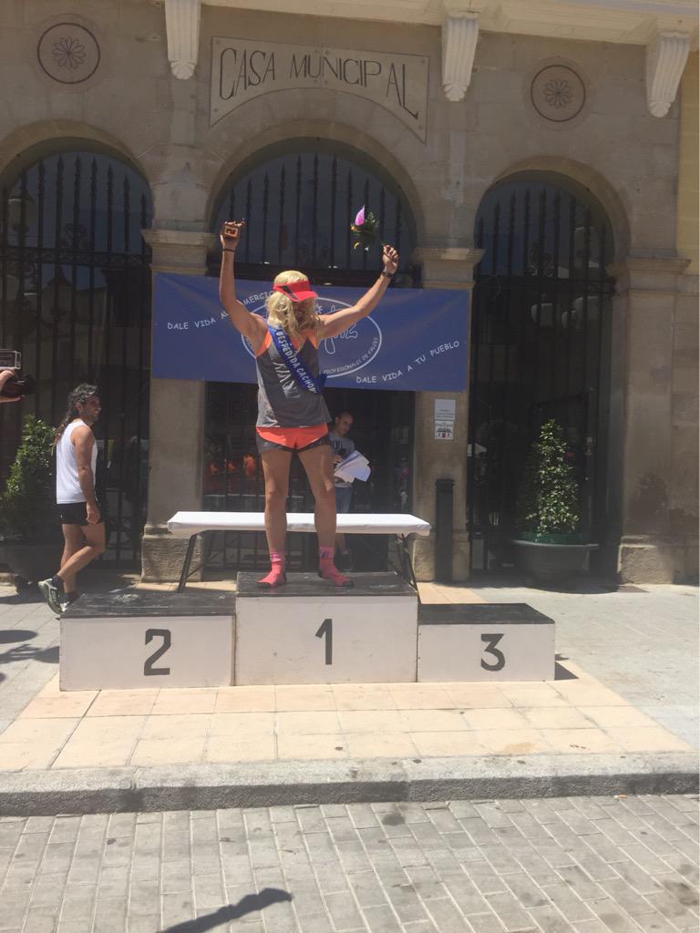 Yoyitxu's tweet photo. Entrega de premios en el Trail del Pilón con premio especial a @ramlorca y foto con el campeón de la prueba, Hassam http://t.co/isOwkdfla8