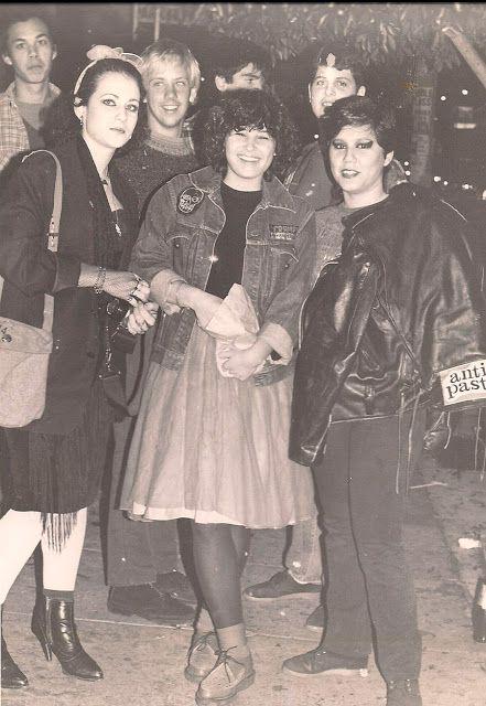 GreenWizard62's tweet photo. Brenda @BrooklynandBo Perlin talks #LAPunkRocker this week at the Wizard's Cauldron.
#punk
http://t.co/j3GYx6CcKA … http://t.co/miKyqq8EBH