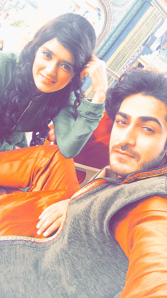 AwasthyPankhuri's tweet photo. Chilling on shoot with @aankitharora @RiyaDeepsi http://t.co/1s9YIa0m2A