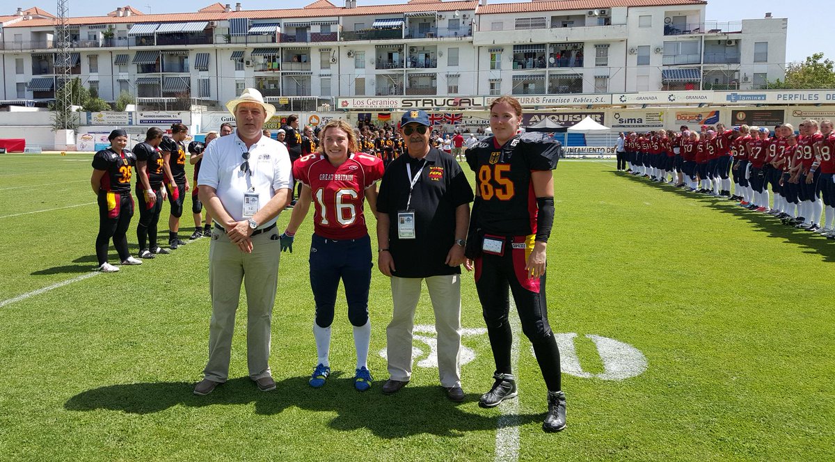 WEC2015Spain's tweet photo. MVP's del Gran Bretaña-Alemania (17-6).Para GB, Phoebe Schecter. En Alemania, Daniela Menge. #WEC2015 #Maracena http://t.co/hUhtI08G52