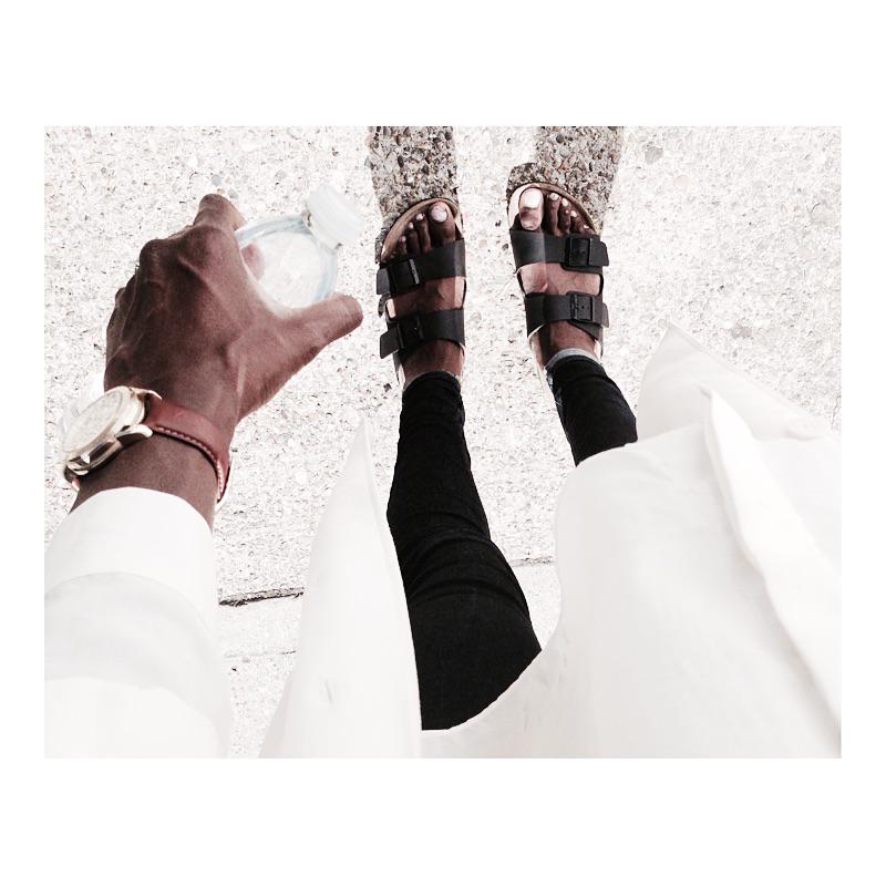 gracealtitude's tweet photo. Happy Sunday! No couch surfing for me today 😁 #outandabout #werk #Birkenstock #Sunday #life #graceandaltitude http://t.co/lo6JQTX6LI