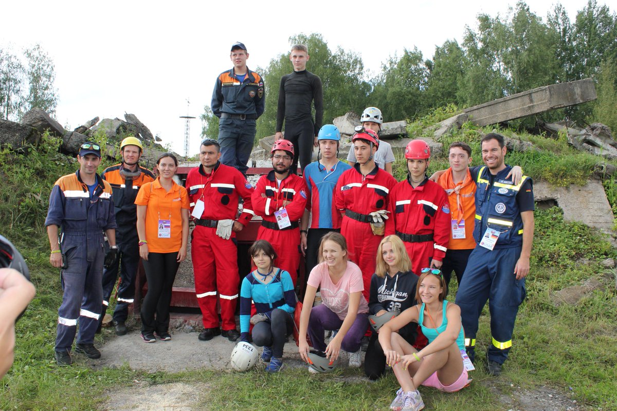 RUOR_org's tweet photo. Day 2. Training on water. #USAR2015 #USAR15 #RUOR #РОССОЮЗСПАС #basictrainingforyoungsters #youngrescuers #rescuers http://t.co/RM6YRVtweU