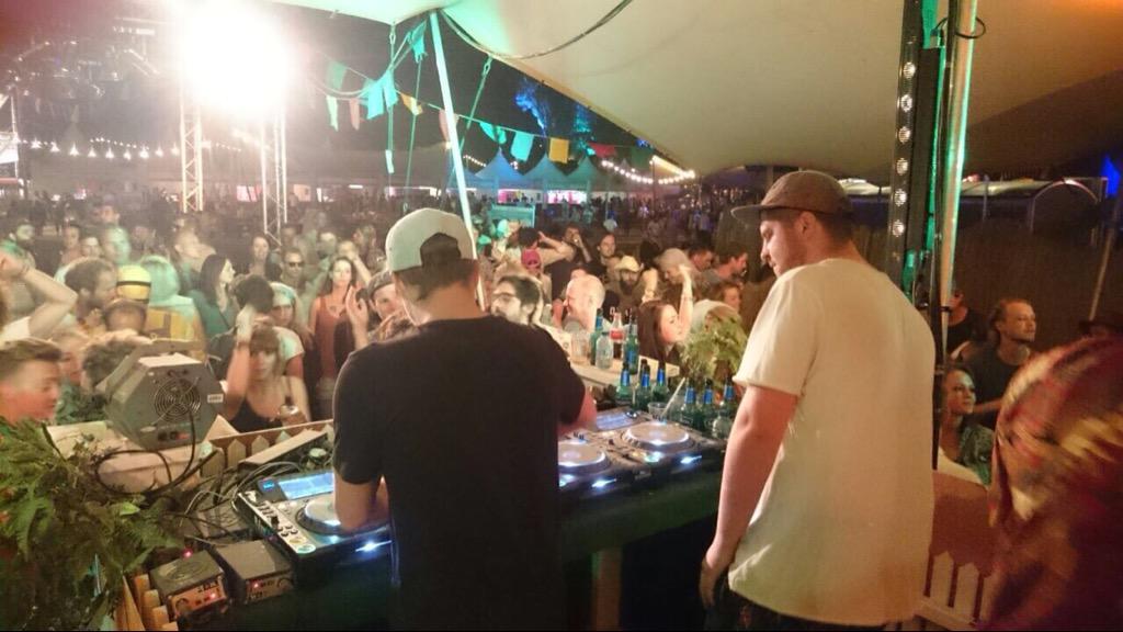 stansteeghs's tweet photo. .@cursedp en @LUCKYDONEGONE zetten gisteren Solar in vuur en vlam💥🔥#solar15 http://t.co/dkul7ryvf4