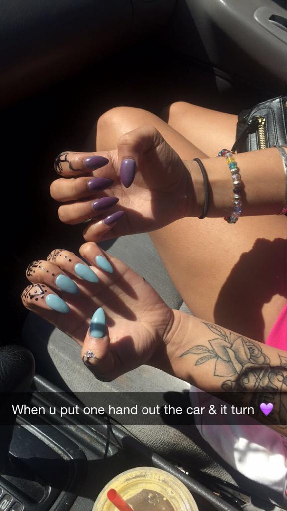 stonerellax3's tweet image. Still obsessed with my nails😂😘💅💜💙 #moodchange ...sc//// noemiox