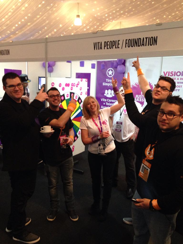 fletcher_brooke's tweet photo. My #thunderbuddies visiting the #vitafoundation booth✨ They all received 2 marbles 🔵 #tropicthunder #vitacon15 http://t.co/mxQ9JkhL7J