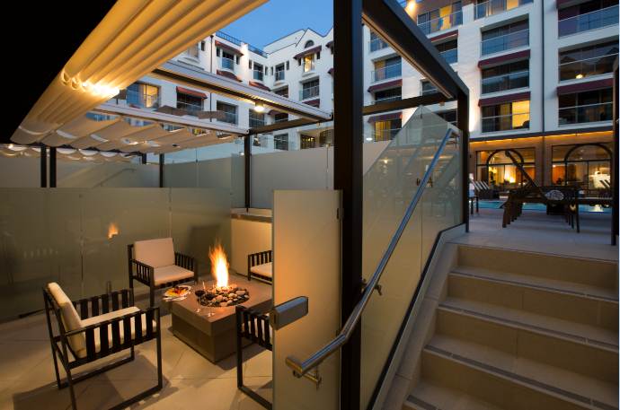 Loews_Hotels's tweet photo. What's better than direct pool access + a private patio and fire pit? #PoolsideCabana #LoewsSantaMonica #BookNow http://t.co/n6Qr08Xvo8
